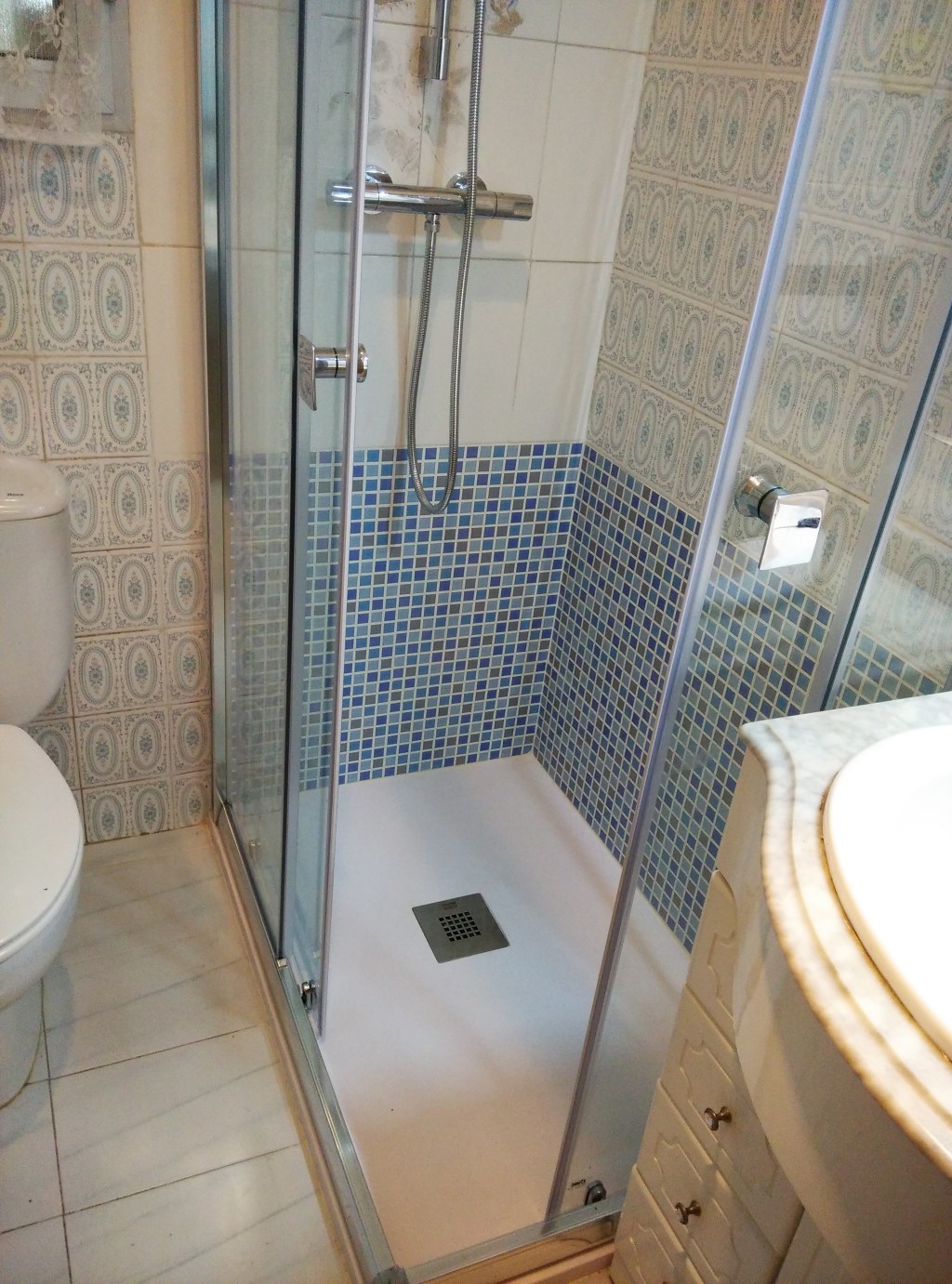 Cambio de bañera por plato de ducha terminado en Amara en&nbsp;Donostia.