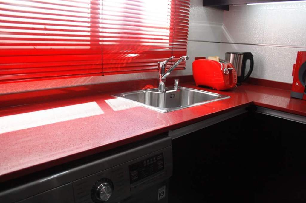 Sukaldea berritu baino lehen eta ondoren/Reforma de cocina antes y después. 