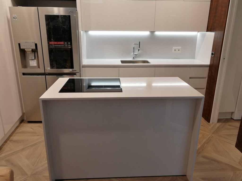 Guk egindako Sukaldeak. Cocinas realizadas por nosotros.