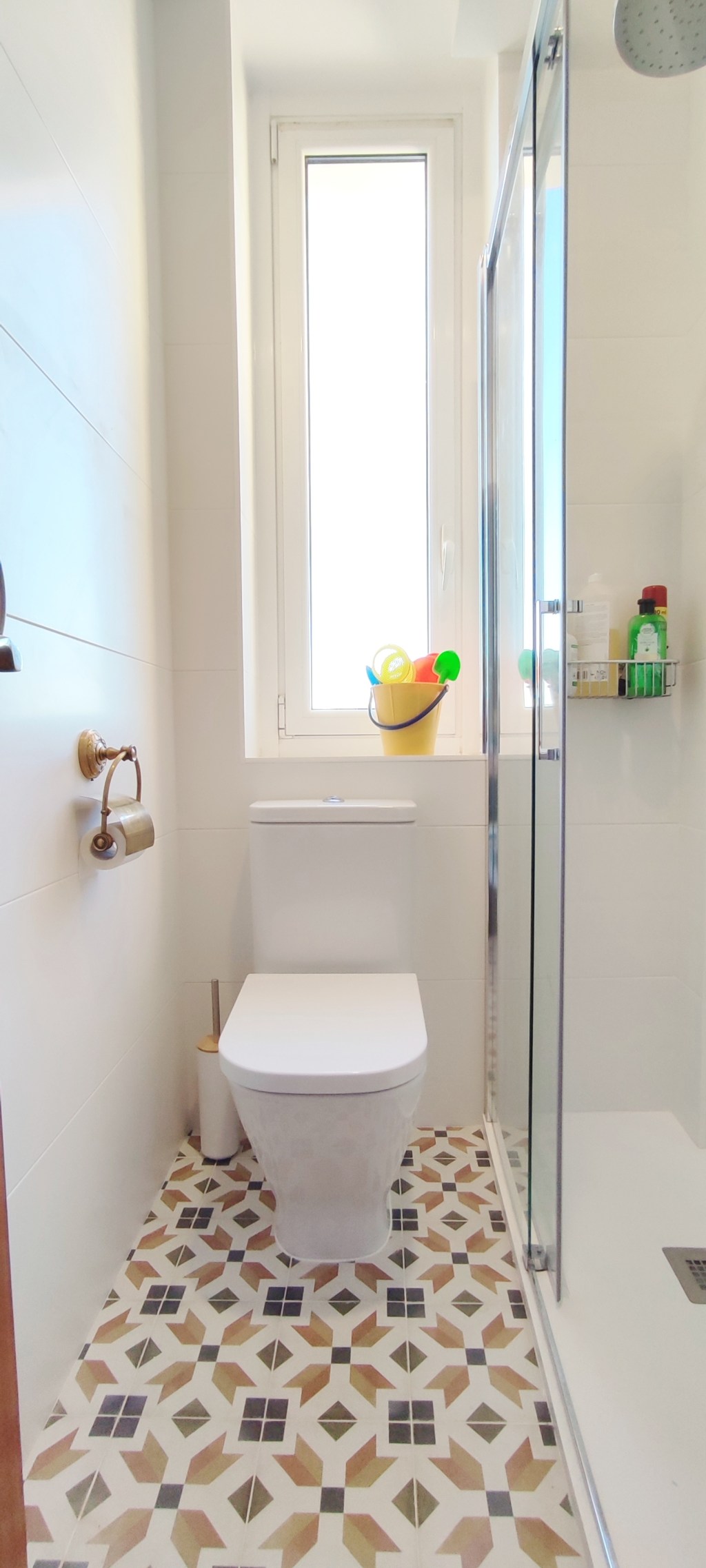 Guk egindako komunak/Baños reformados por&nbsp;nosotros.